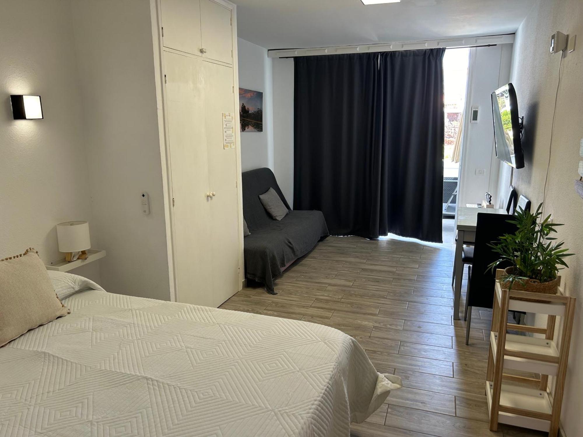 Sunny Apt With Terrace Coastal Area South Arona Арона Екстер'єр фото