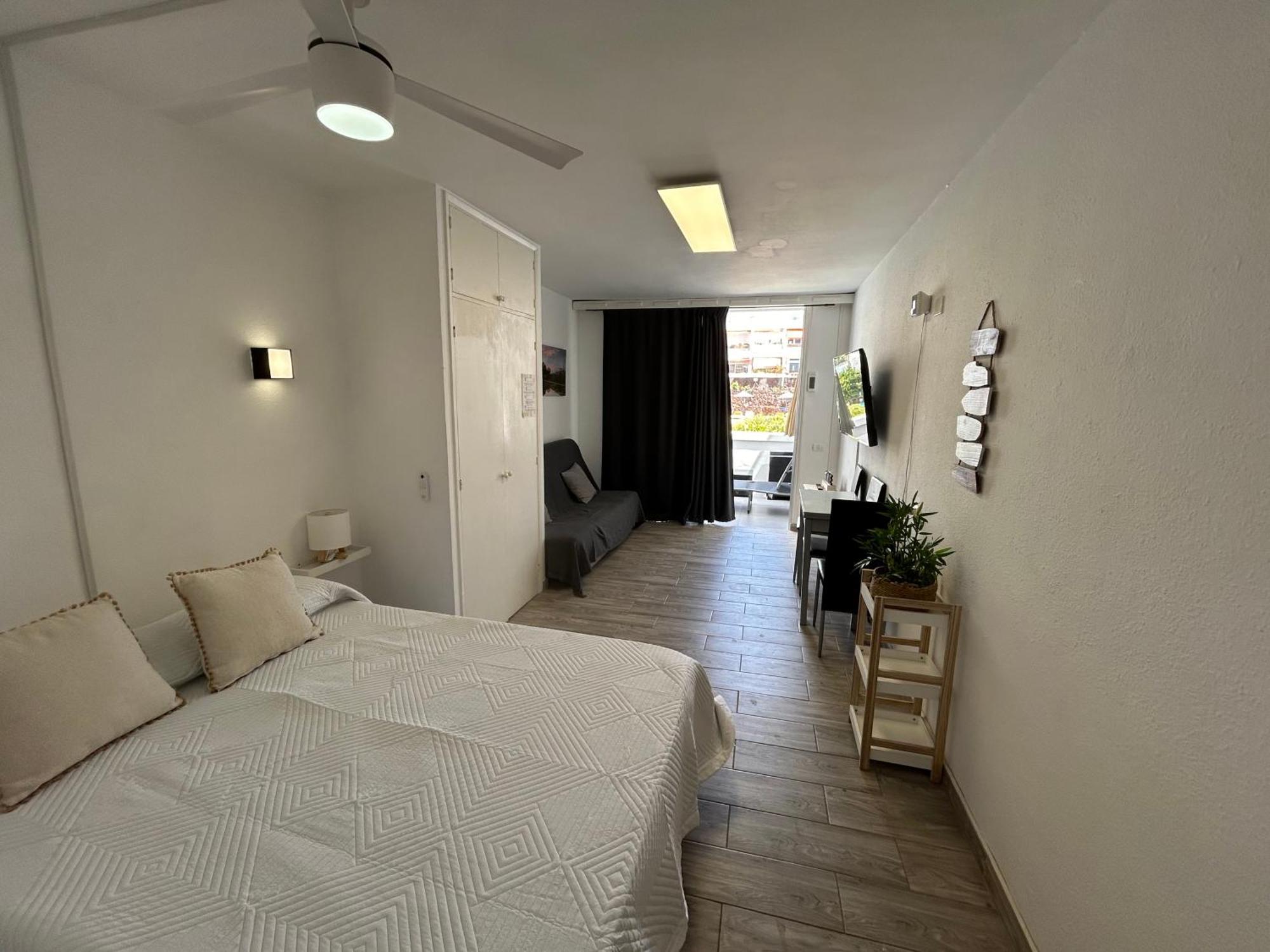 Sunny Apt With Terrace Coastal Area South Arona Арона Екстер'єр фото