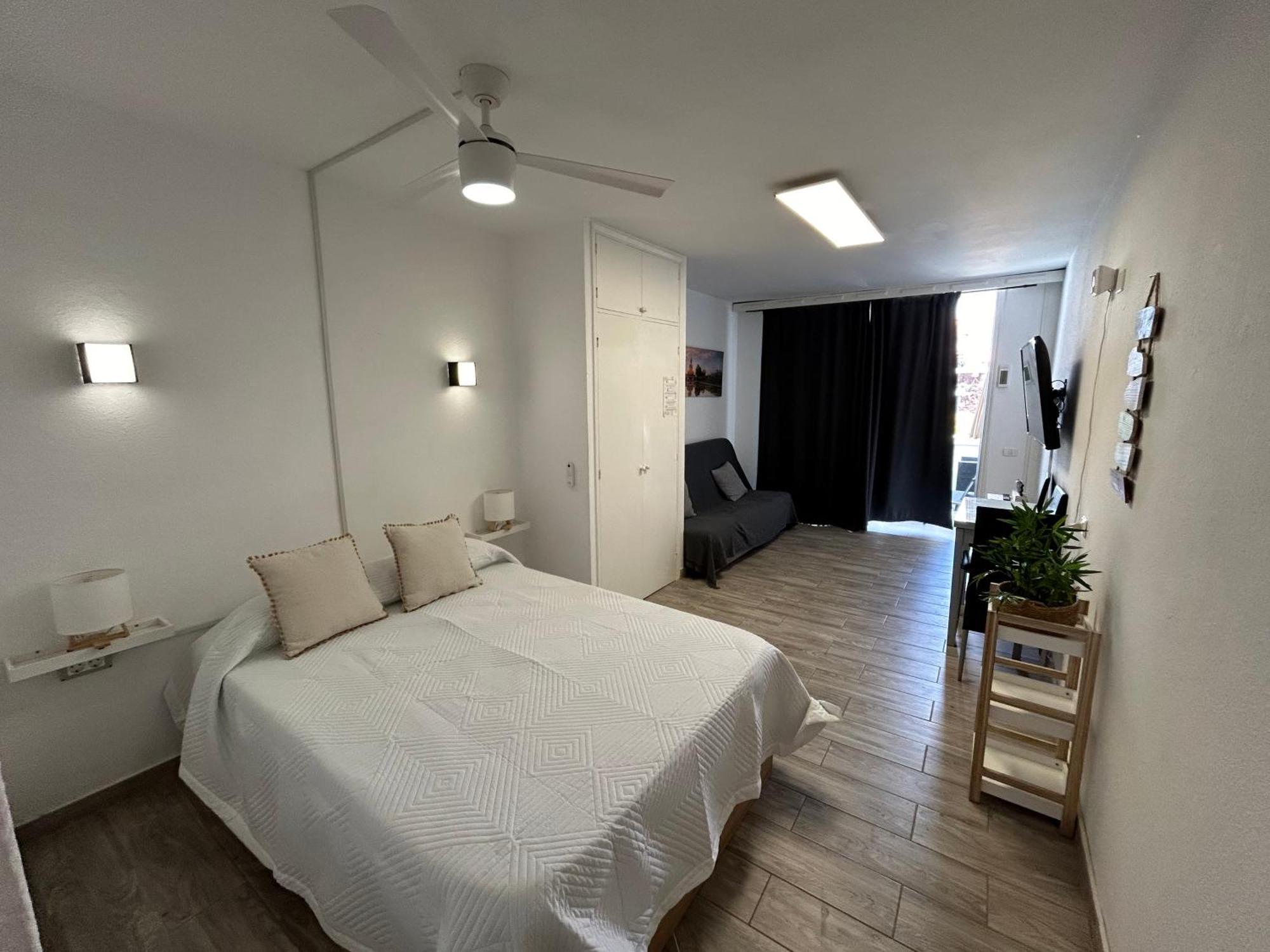 Sunny Apt With Terrace Coastal Area South Arona Арона Екстер'єр фото